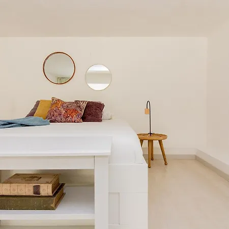 Stylish Industrial Loft For 4 In Alcantara *