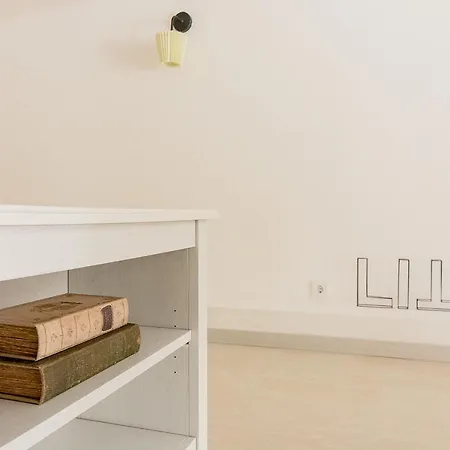 Stylish Industrial Loft For 4 In Alcantara * Лиссабон