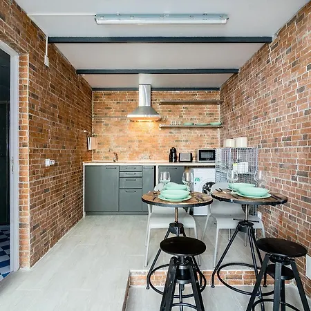 Stylish Industrial Loft For 4 In Alcantara Апартаменты