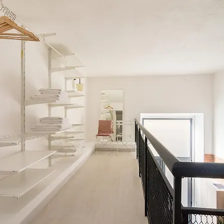 Stylish Industrial Loft For 4 In Alcantara Лиссабон
