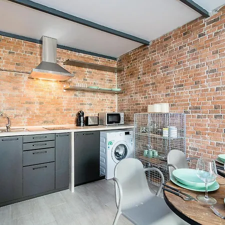 Stylish Industrial Loft For 4 In Alcantara