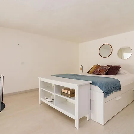 Stylish Industrial Loft For 4 In Alcantara