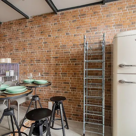 Stylish Industrial Loft For 4 In Alcantara Апартаменты Лиссабон